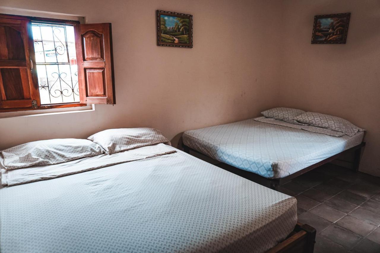 Hostal Los Chamos サン・フアン・デル・スル エクステリア 写真