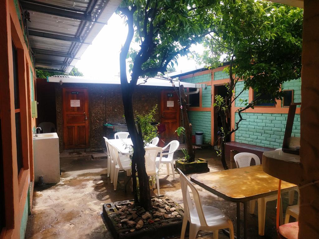 Hostal Los Chamos サン・フアン・デル・スル エクステリア 写真